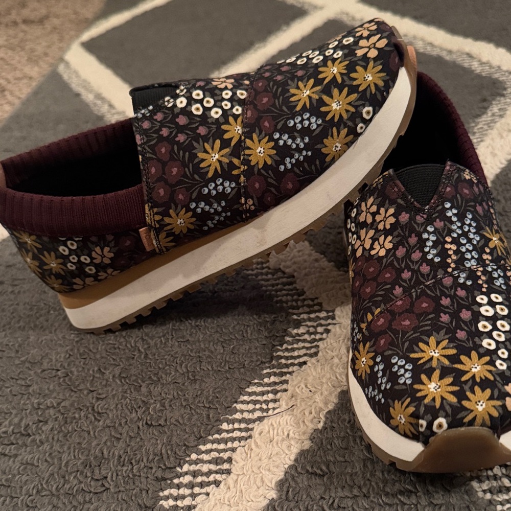 Floral Slip-On Women Shoes TOMS